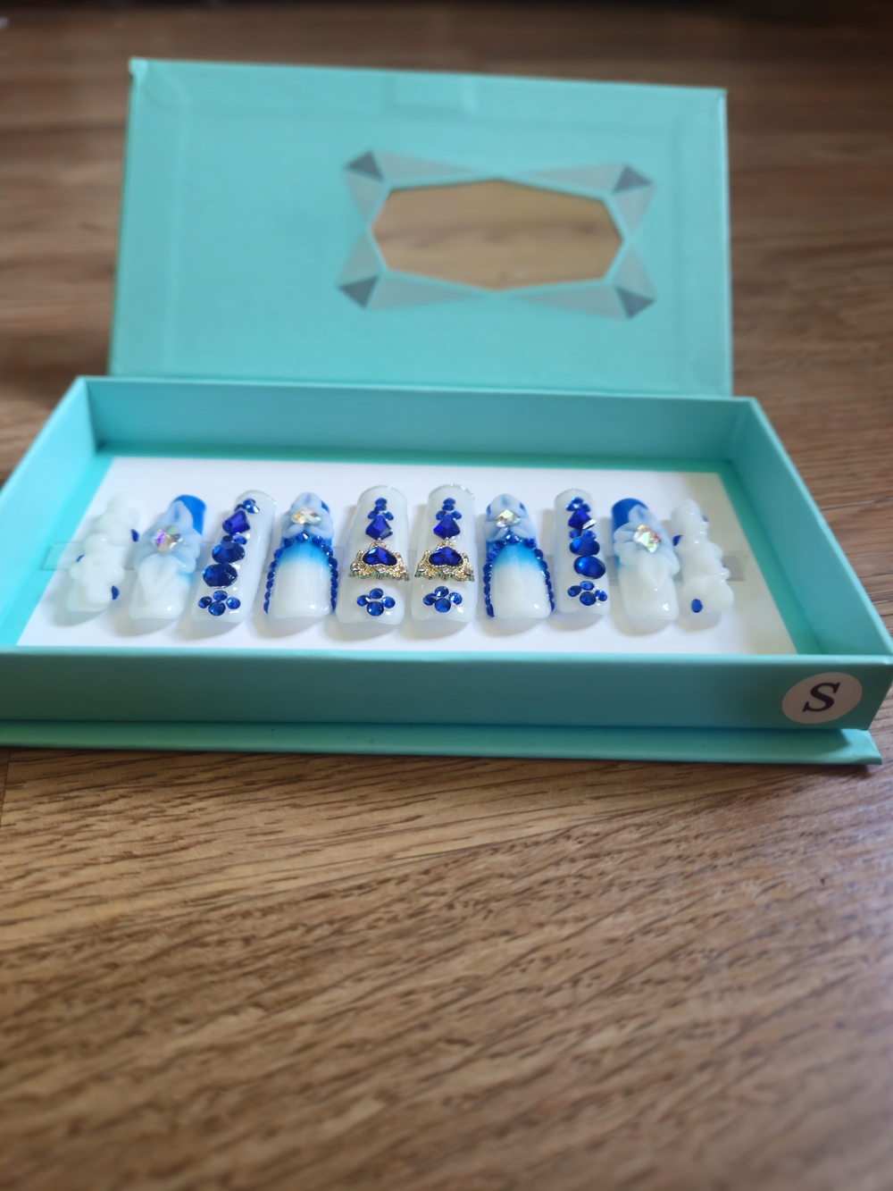 Vnails Beauty Turquoise Press-On Nail Set with Blue Accents